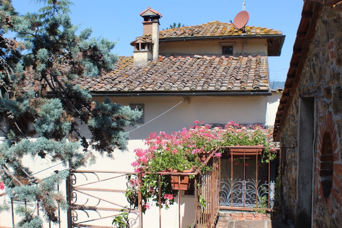 PERFETTA VILLA RURALE SULLE COLLINE DI RUFINA