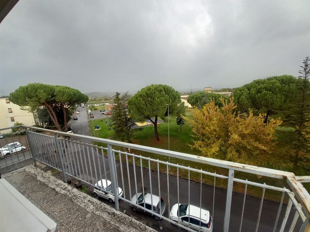 VENDESI  APPARTAMENTO 80 MQ  CASTELFIORENTINO CENTRO