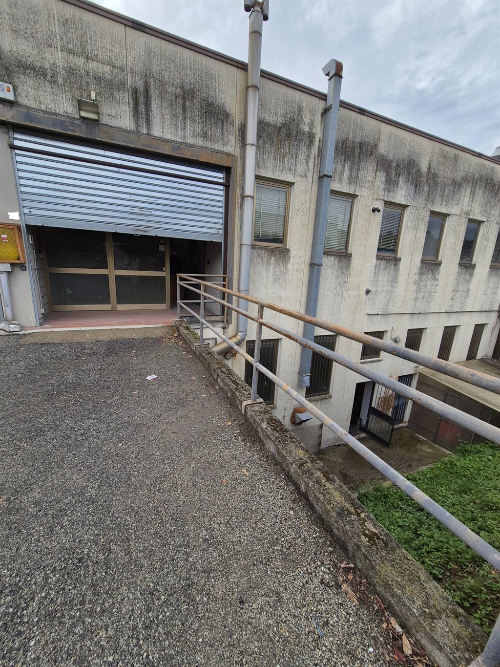 VENDESI CAPANNONE 198 MQ ZONA INDUSTRIALE SCOPETI (RUFINA)