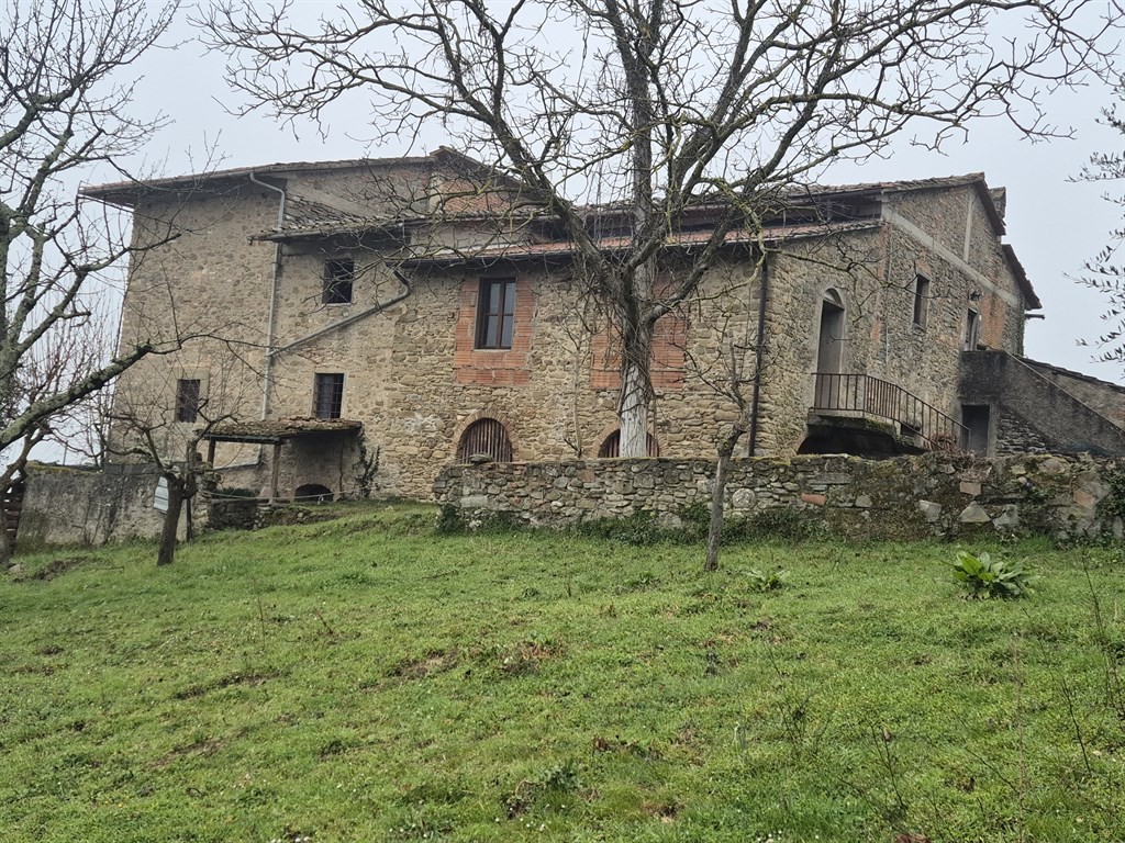 RUSTICO CASALE INDIPENDENTE CO 7 ETTARI DI TERRENO ADIACENTI FRA VICCHIO E BORGO SAN LORENZO (FIRENZE