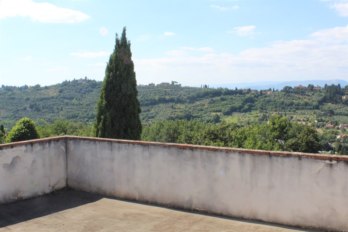 VENDESI IN VILLA APPARTAMENTO VIA DI VACCIANO