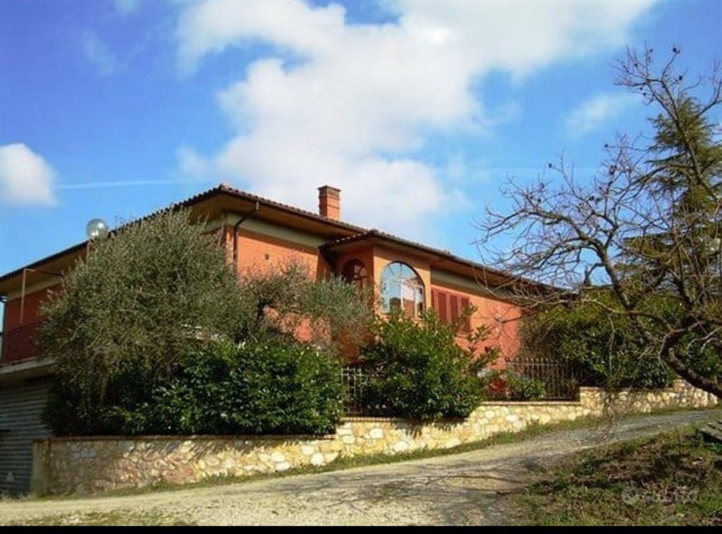 VENDESI BORGO IN SAN GIMIGNANO DI 850 MQ PERFETTO